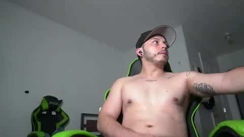 Snapshot of bryanncan01 chatting on 01/02/25, 11:27 Bryannsex online show from 01/02/25, 11:27