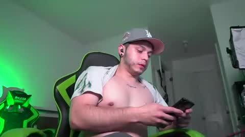 Snapshot of bryanncan01 chatting on 01/15/25, 02:27 Bryannsex online show from 01/15/25, 02:27