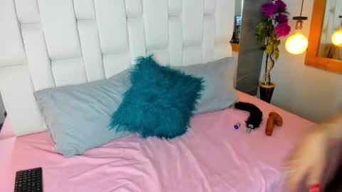 bryna_ online show from 01/12/25, 03:28