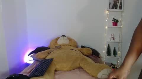 Snapshot of brytany05 chatting on 11/28/25, 06:05 hot online show from 11/28/25, 06:05