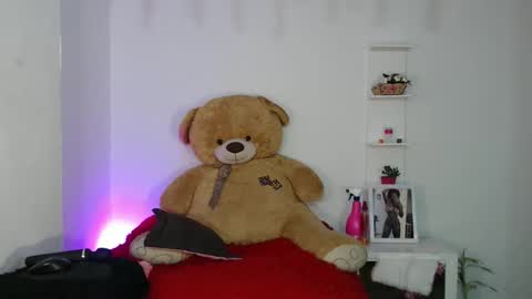 Snapshot of brytany05 chatting on 01/07/26, 03:36 hot online show from 01/07/26, 03:36
