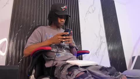 Snapshot of bryxxxon1 chatting on 09/22/25, 05:37 Bryxon online show from 09/22/25, 05:37