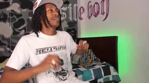 Snapshot of bryxxxon1 chatting on 12/16/25, 10:59 Bryxon online show from 12/16/25, 10:59