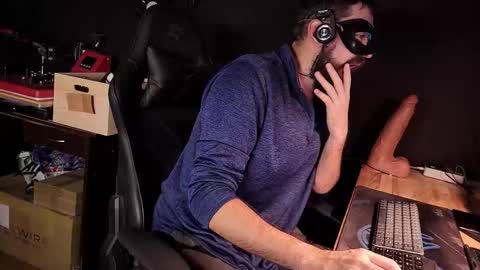 Snapshot of btarkhun chatting on 10/31/25, 08:43 Anal Orgasm online show from 10/31/25, 08:43