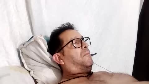 Snapshot of buchs32 chatting on 11/22/25, 04:55 buchs32 online show from 11/22/25, 04:55