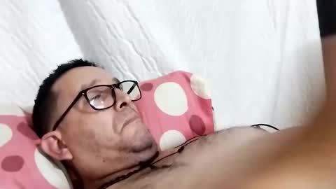 Snapshot of buchs32 chatting on 12/14/25, 05:13 buchs32 online show from 12/14/25, 05:13