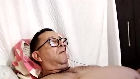 Snapshot of buchs32 chatting on 12/16/25, 05:01 buchs32 online show from 12/16/25, 05:01