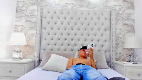 Buda y Cataleya online show from 10/07/25, 02:47