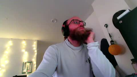 Snapshot of buhalteris chatting on 05/10/26, 03:17 Lukas online show from 05/10/26, 03:17