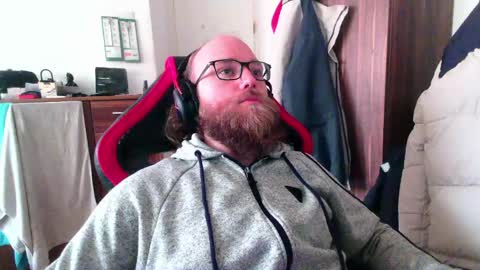Snapshot of buhalteris chatting on 05/17/26, 08:45 Lukas online show from 05/17/26, 08:45