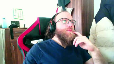 Snapshot of buhalteris chatting on 05/19/26, 10:32 Lukas online show from 05/19/26, 10:32