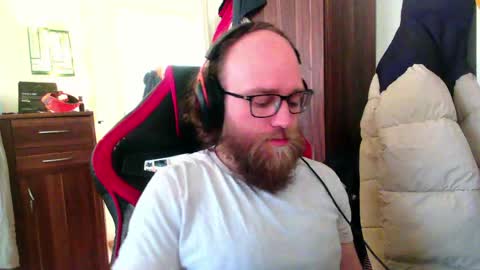 Snapshot of buhalteris chatting on 05/22/26, 08:53 Lukas online show from 05/22/26, 08:53