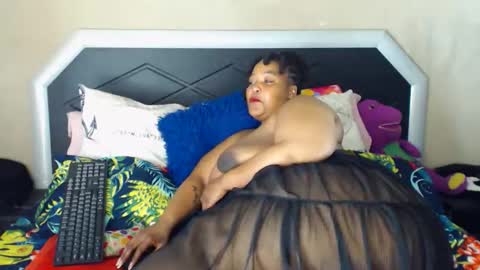 Snapshot of bulkyyass4u chatting on 09/18/25, 12:01 bulkyyass4u online show from 09/18/25, 12:01