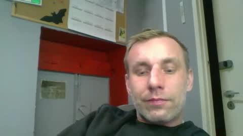 Snapshot of bull1984pol chatting on 11/26/25, 01:39 bull1984pol online show from 11/26/25, 01:39