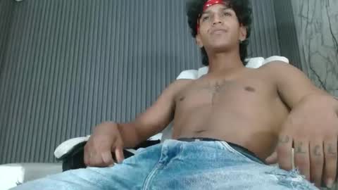 Snapshot of bull_cam chatting on 10/17/25, 08:22 bull_cam online show from 10/17/25, 08:22