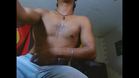 Snapshot of bull_cam chatting on 10/23/25, 03:00 bull_cam online show from 10/23/25, 03:00