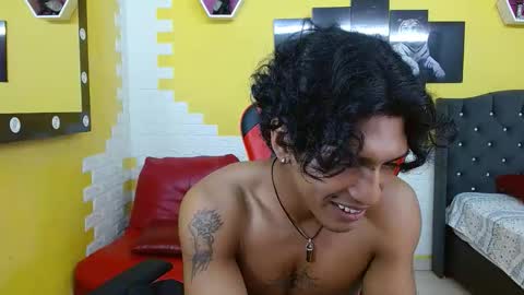 Snapshot of bull_cam chatting on 12/01/25, 03:22 bull_cam online show from 12/01/25, 03:22