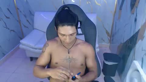 Snapshot of bull_cam chatting on 12/05/25, 02:42 bull_cam online show from 12/05/25, 02:42