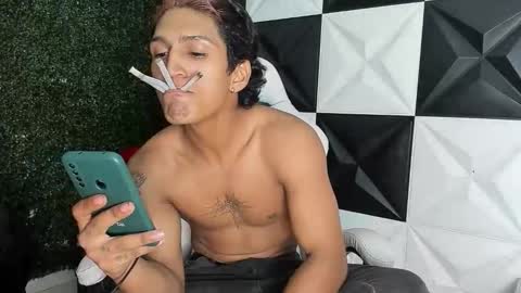 Snapshot of bull_cam chatting on 12/16/25, 03:55 bull_cam online show from 12/16/25, 03:55