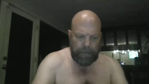 Snapshot of bulldog302w chatting on 06/28/26, 02:06 bulldog302w online show from 06/28/26, 02:06