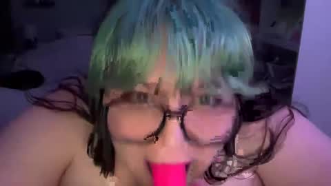 Snapshot of bumblebeebuzzer chatting on 02/14/25, 03:54 bumblebeebuzzer online show from 02/14/25, 03:54