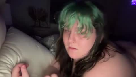 Snapshot of bumblebeebuzzer chatting on 02/17/25, 08:19 bumblebeebuzzer online show from 02/17/25, 08:19