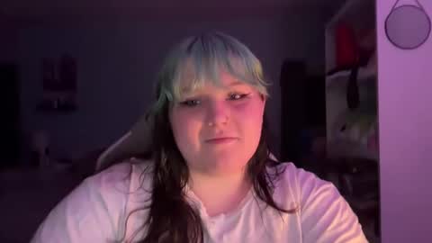 Snapshot of bumblebeebuzzer chatting on 02/18/25, 12:59 bumblebeebuzzer online show from 02/18/25, 12:59