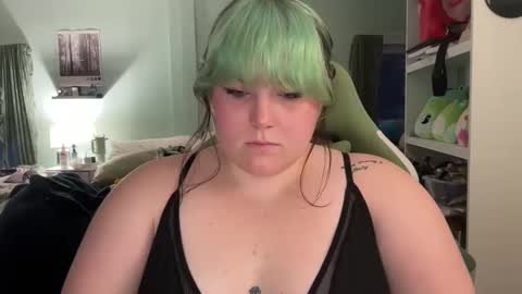 Snapshot of bumblebeebuzzer chatting on 02/20/25, 10:48 bumblebeebuzzer online show from 02/20/25, 10:48