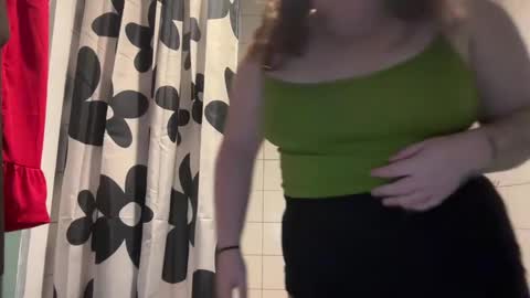 Snapshot of bumblebeebuzzer chatting on 02/24/25, 04:27 bumblebeebuzzer online show from 02/24/25, 04:27