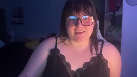 Snapshot of bumblebeebuzzer chatting on 03/05/25, 04:34 bumblebeebuzzer online show from 03/05/25, 04:34