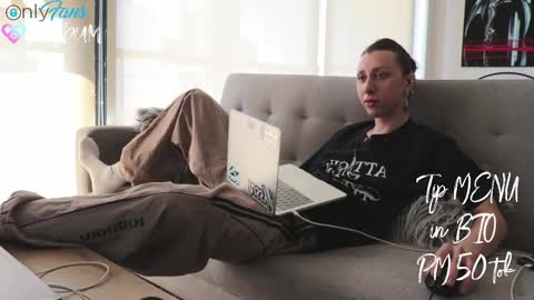 Snapshot of bumbum_kalibum chatting on 09/12/25, 04:07 Ivan online show from 09/12/25, 04:07