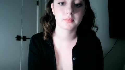 Snapshot of bunbunplayhouse chatting on 01/17/25, 12:10 Dominique online show from 01/17/25, 12:10