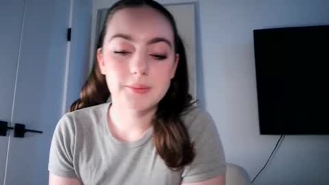 Snapshot of bunbunplayhouse chatting on 01/28/25, 09:19 Dominique online show from 01/28/25, 09:19