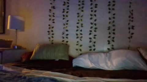 Bunny online show from 11/06/25, 01:39