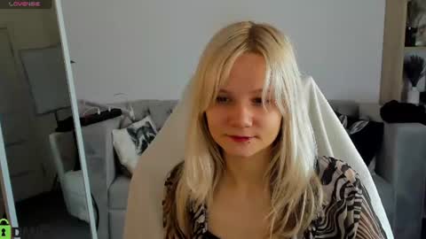 Snapshot of bunny_elsy chatting on 06/10/26, 11:09 Elsy online show from 06/10/26, 11:09