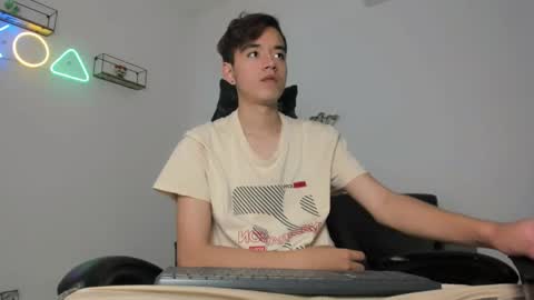 Snapshot of bunny_maxxi chatting on 11/17/25, 12:22 bunny online show from 11/17/25, 12:22