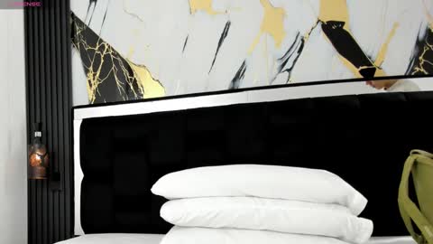 Snapshot of bunny_maxxi chatting on 11/19/25, 12:16 bunny online show from 11/19/25, 12:16