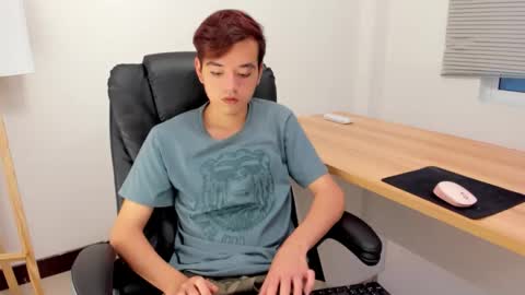 Snapshot of bunny_maxxi chatting on 12/04/25, 01:20 bunny online show from 12/04/25, 01:20