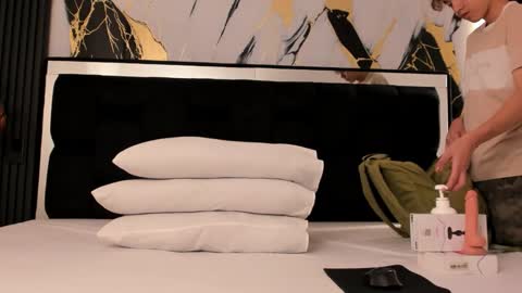 Snapshot of bunny_maxxi chatting on 12/19/25, 12:23 bunny online show from 12/19/25, 12:23