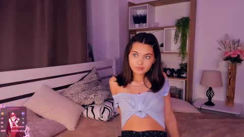 Snapshot of bunny_nova chatting on 11/12/25, 08:04 Aria online show from 11/12/25, 08:04