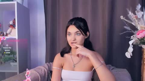 Snapshot of bunny_nova chatting on 11/23/25, 08:03 Aria online show from 11/23/25, 08:03