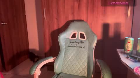 Snapshot of bunny_secrets chatting on 09/28/25, 12:05 Isa online show from 09/28/25, 12:05