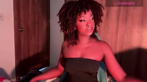 Snapshot of bunny_secrets chatting on 09/30/25, 08:03 Isa online show from 09/30/25, 08:03