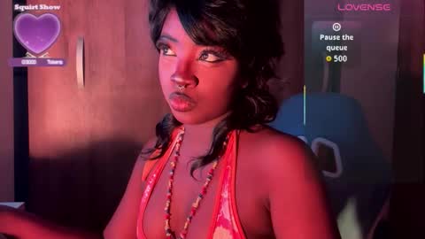 Snapshot of bunny_secrets chatting on 10/02/25, 03:24 Isa online show from 10/02/25, 03:24