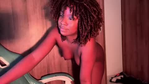 Snapshot of bunny_secrets chatting on 10/07/25, 08:39 Isa online show from 10/07/25, 08:39