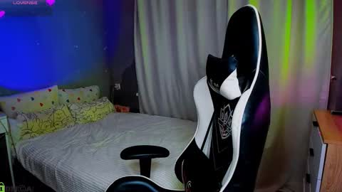 Snapshot of bunny_wetty chatting on 10/28/25, 06:43 ruslana online show from 10/28/25, 06:43