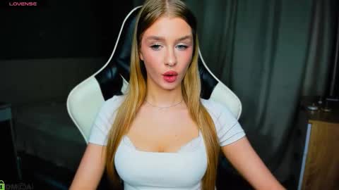 Snapshot of bunny_wetty chatting on 11/27/25, 06:21 ruslana online show from 11/27/25, 06:21