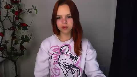 Snapshot of bunnybloom_ chatting on 11/14/25, 04:22 Ariel online show from 11/14/25, 04:22