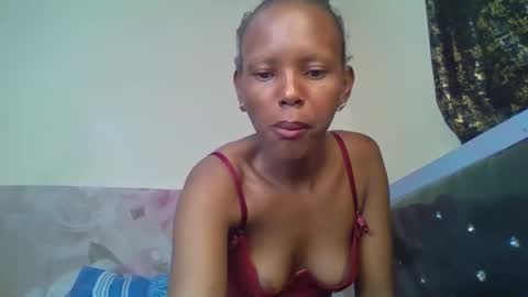 Snapshot of bunnydiva_ chatting on 11/05/25, 12:32 bunnydiva_ online show from 11/05/25, 12:32