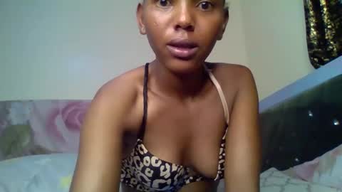 Snapshot of bunnydiva_ chatting on 12/15/25, 12:37 bunnydiva_ online show from 12/15/25, 12:37